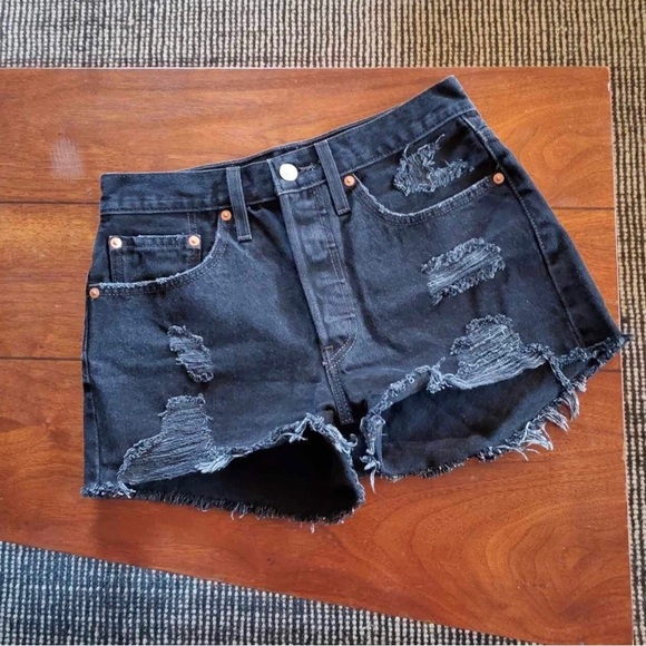 Levi 501 Original Black Distressed Denim Festival Shorts Women’s Size 26 - Picture 3 of 9